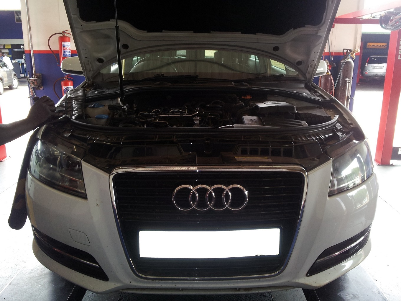Audi A3 8P 1.6 TDI Performance Chip Tuning ECU Remapping Power